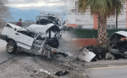 Hatay’da Feci Trafik Kazası: Tofaş Otomobil Ağaca Çarparak İkiye Bölündü