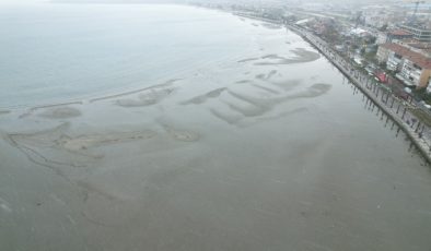 İstanbul’da Korkutan Görüntü! Silivri’de Deniz Suyu 100 Metre Çekildi