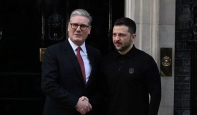 Zelenski İngiltere Başbakanı Starmer İle Görüşmeye Gitti