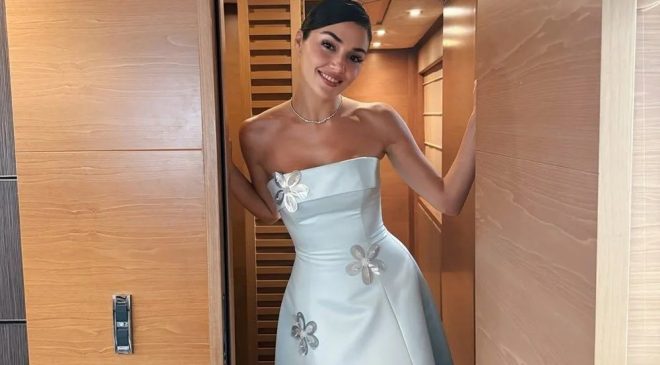 Hande Erçel Tekne Pozlarıyla Yaz Sezonuna Giriş Yaptı
